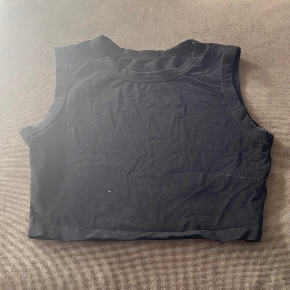 Basic black cropped tank
